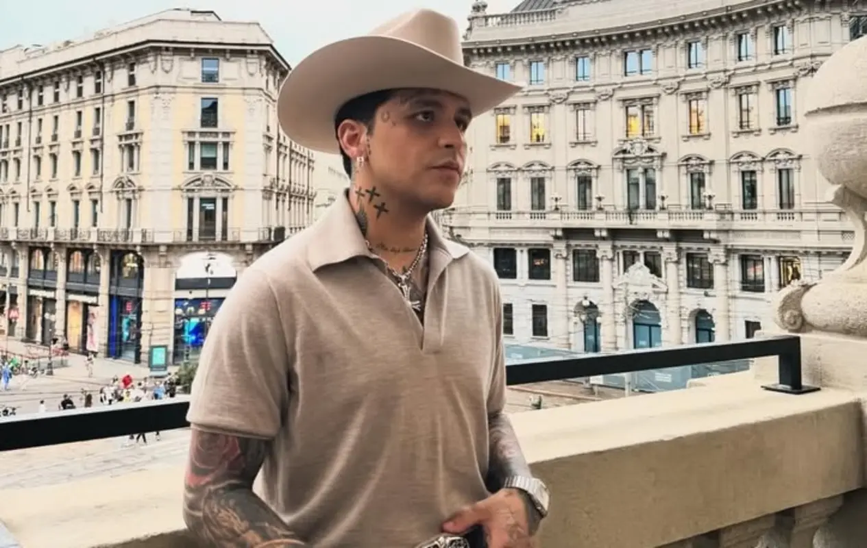 Christian Nodal ¿Lanza indirecta a Cazzu por su gira en México? Foto: IG Christian Nodal