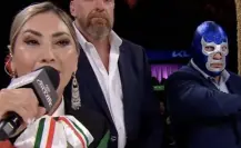 Deyra Barrera se equivoca al entonar el himno nacional mexicano durante el WWE Worlds Collide