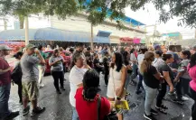 Jóvenes acuden a presentar su examen de admisión en preparatorias de la UANL