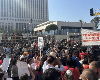 VIDEO l Mexicanos se enfrentan a ICE en California tras redadas en Los Ángeles