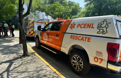 ¡Se queda sin frenos! Conductor pierde el control y cae con camioneta a un barranco en San Pedro; hay 5 heridos