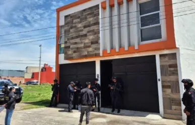 Detienen a pareja con vehículos robados y presunta droga en Edomex