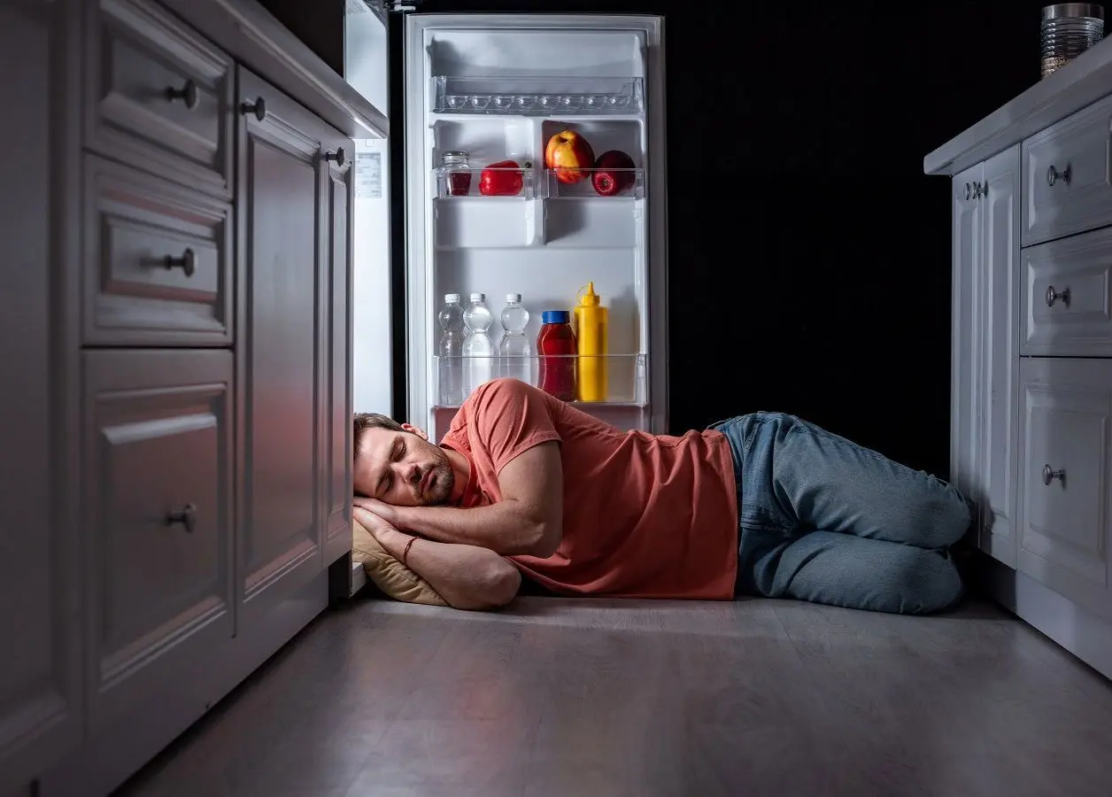 Muchos de los electrodomésticos que usamos todos los días generan calor sin que lo notemos, haciendo que los ventiladores y el aire acondicionado trabajen más. Foto: Freepik