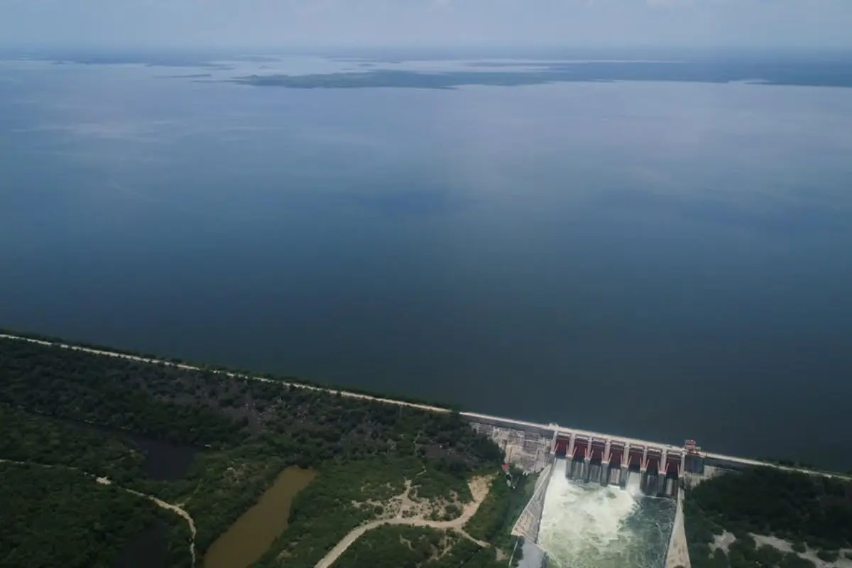 Las recientes temperaturas altas y bochornosas que se han presentado en Nuevo León han incrementado la demanda del suministro de agua por parte de la población. Foto: @ayd_monterrey