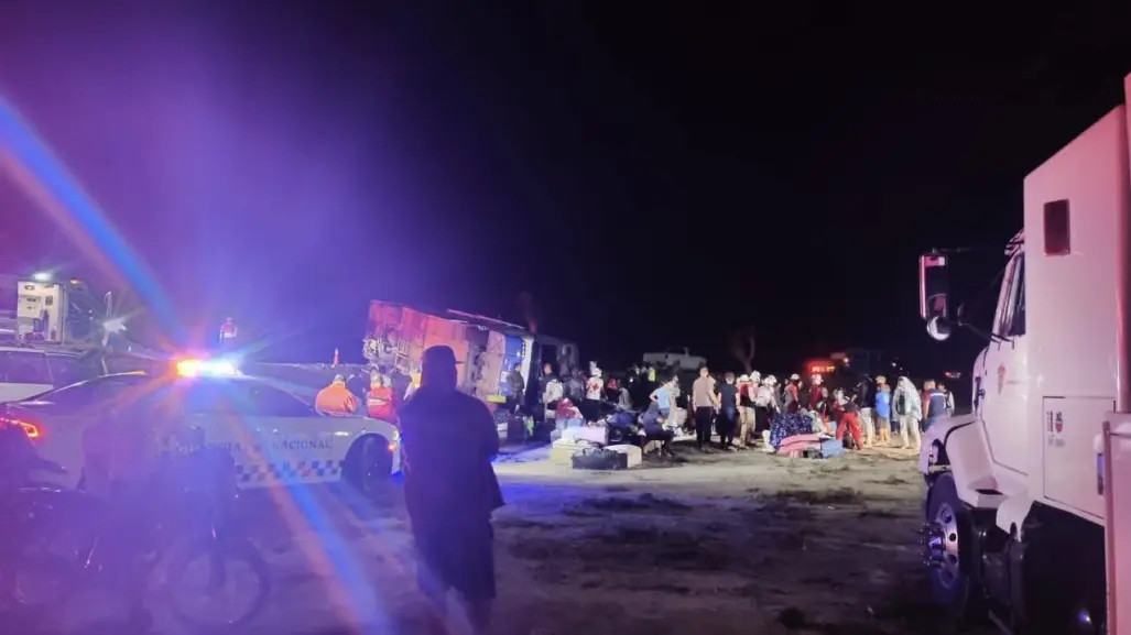 Volcadura de autobús en Matehuala deja 2 muertos y 17 heridos