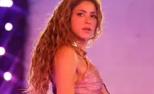 Shakira pasa incómodo momento con su falda en pleno concierto | VIDEO