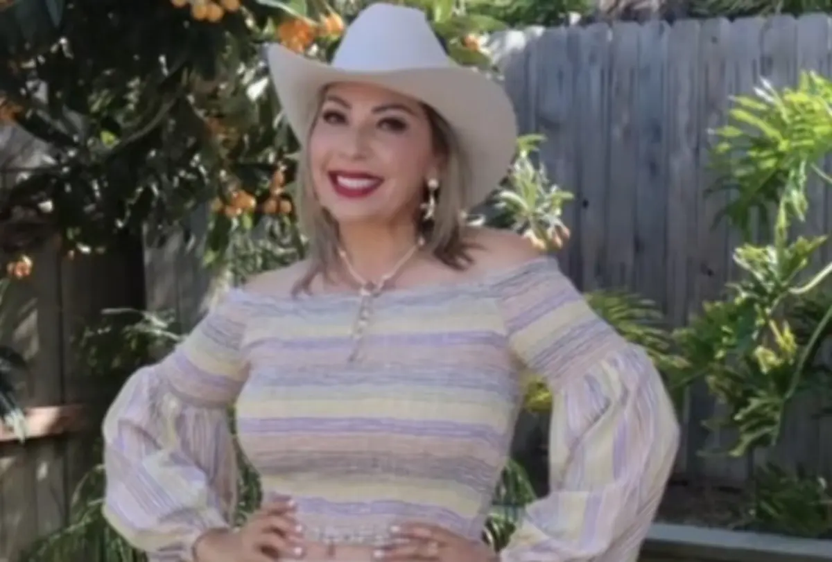Deyra Barrera, apenada por cambiar la letra del Himno Nacional Foto: IG Deyra Barrera