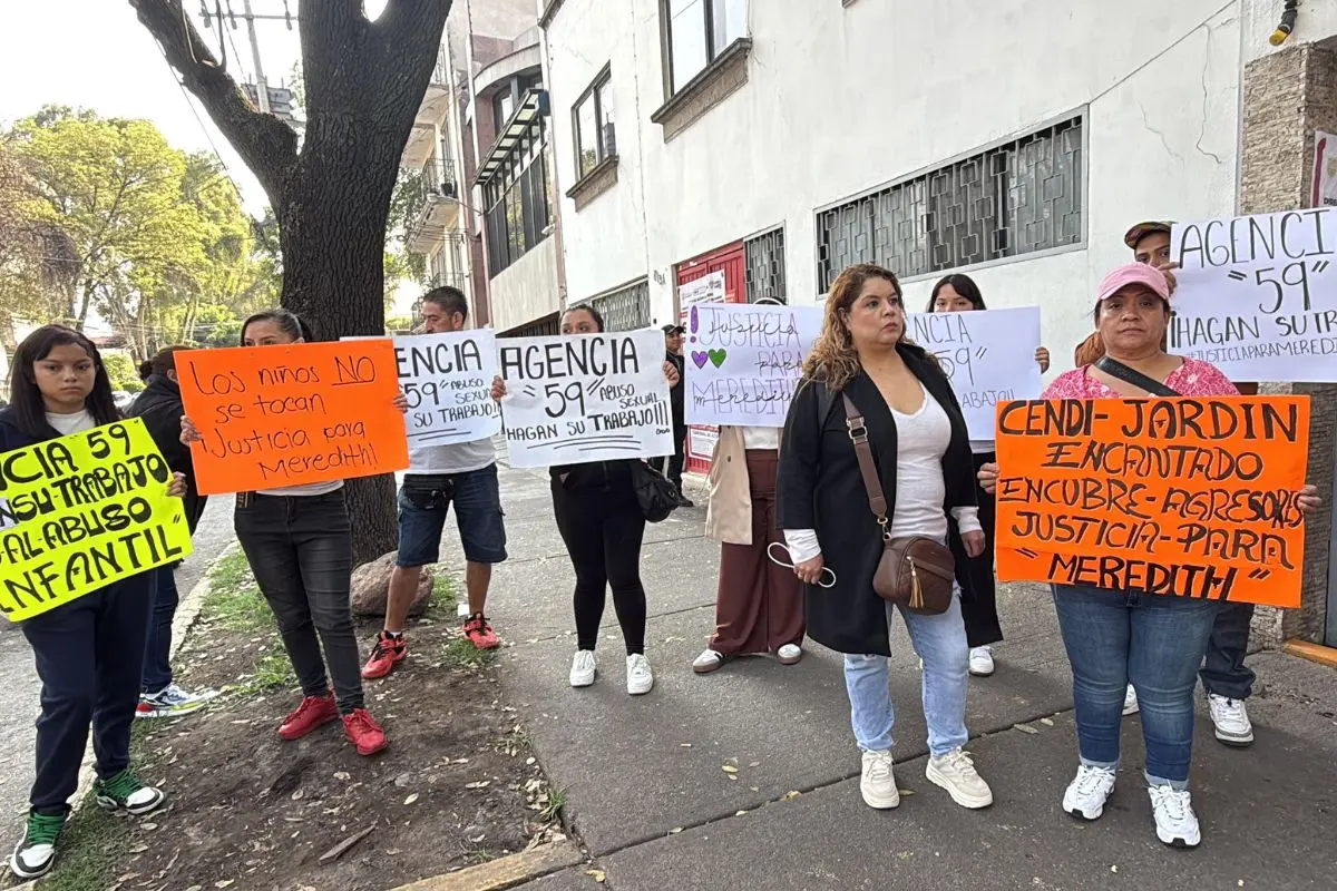 Padres de familia del CENDI en Lindavista donde presuntamente una menor fue abusada sexual. Foto: Ramón Ramírez