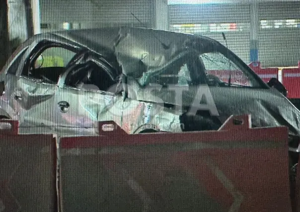 Auto choca contra las obras del metro en Apodaca y deja un herido