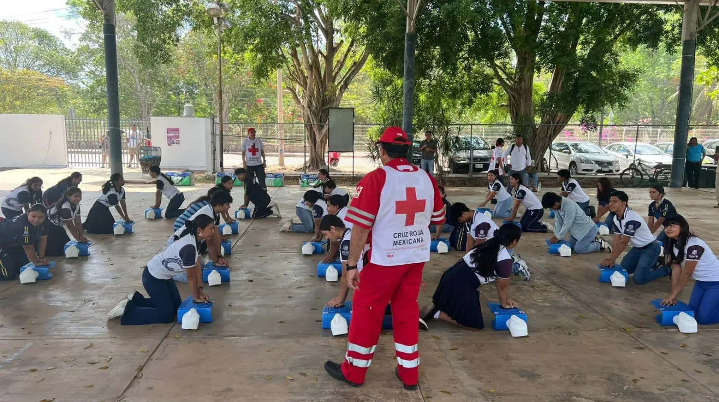 El organismo en el estado busca que los planteles escolares se conviertan en espacios más seguros y resilientes.- Fuente Cruz Roja Mexicana Delegación Yucatán