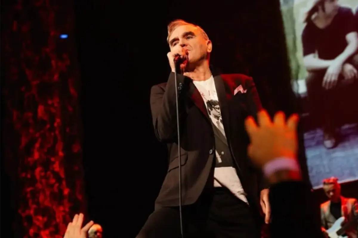 Morrissey anuncia regreso a México y esto es lo que debes saber (Foto: IG @morrisseyofficial / Canva)