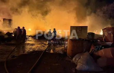 VIDEO | Incendio consume recicladora en Guadalupe