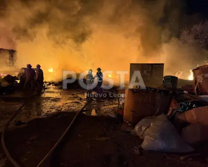 VIDEO | Incendio consume recicladora en Guadalupe