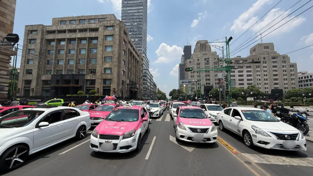 Taxistas de la CDMX se manifiestan exigiendo condonación de fotomultas