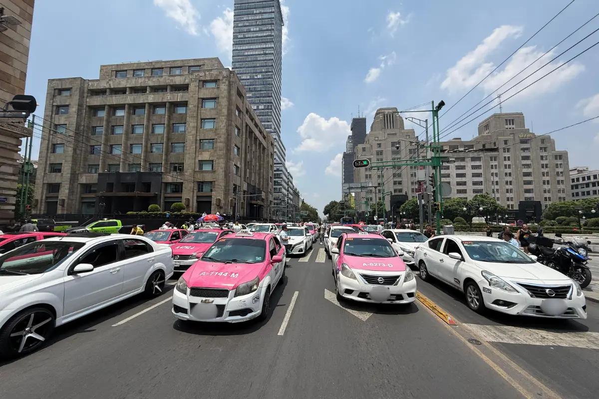 Taxistas de CDMX en Eje Central manifestándose por las fotomultas. Foto: Ramón Ramírez