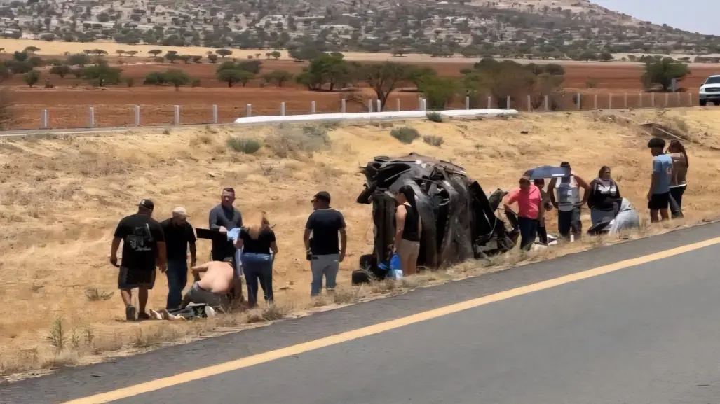 Paisanos se accidentan en autopista Durango - Torreón y mueren 3 mujeres