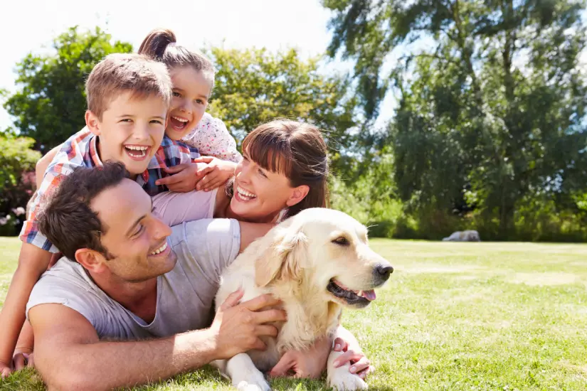 La llegada de un perro a casa puede ser una experiencia transformadora para los niños y fomentar su empatía por los seres vivos. Foto: Canva