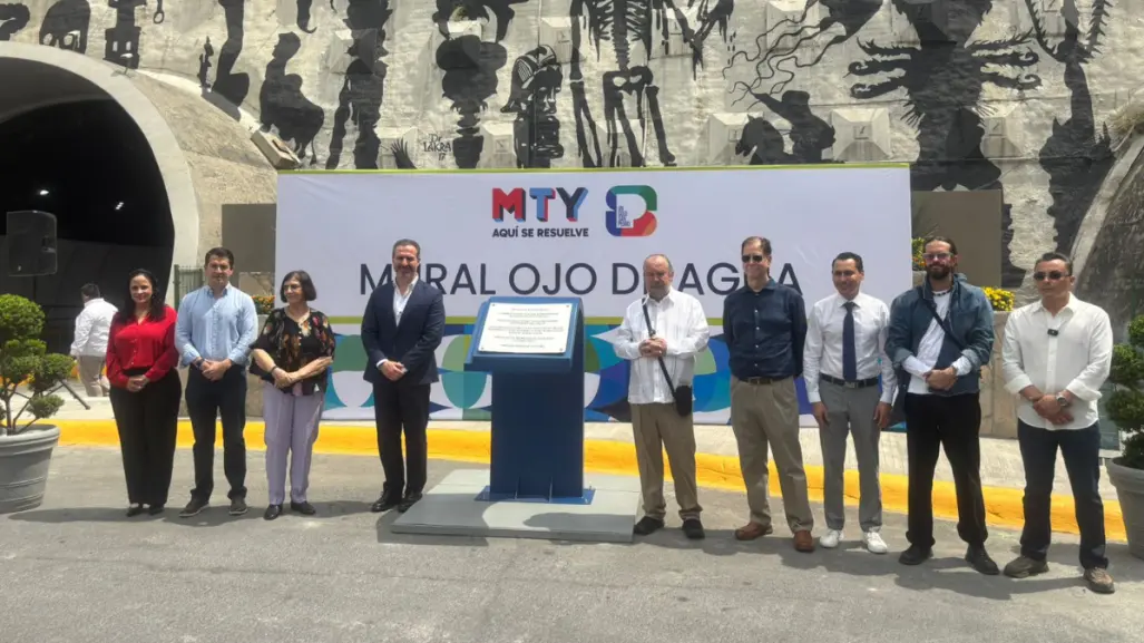 Adrián de la Garza y Mauricio Fernández develan placa del mural Ojo de Agua en el Túnel de la Loma Larga