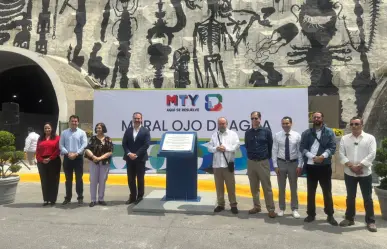 Adrián de la Garza y Mauricio Fernández develan placa del mural Ojo de Agua en el Túnel de la Loma Larga