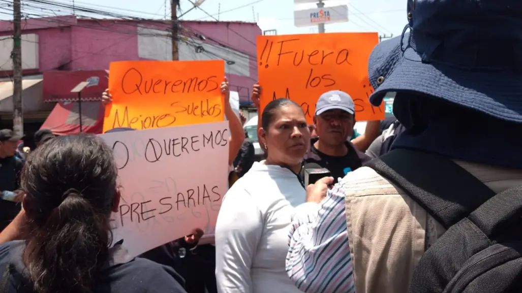 Policías bloquean la México-Puebla a la altura de Los Reyes La Paz y piden por mejoras laborales