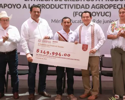 Entregan créditos a productores del campo en Yucatán