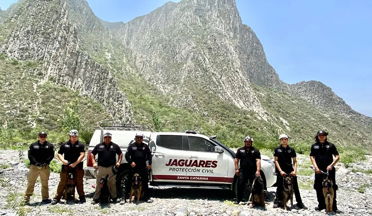 Los elementos del Grupo K9 de Protección Civil de Santa Catarina recibieron capacitación en la zona de La Huasteca. Foto: Gobierno de Santa Catarina