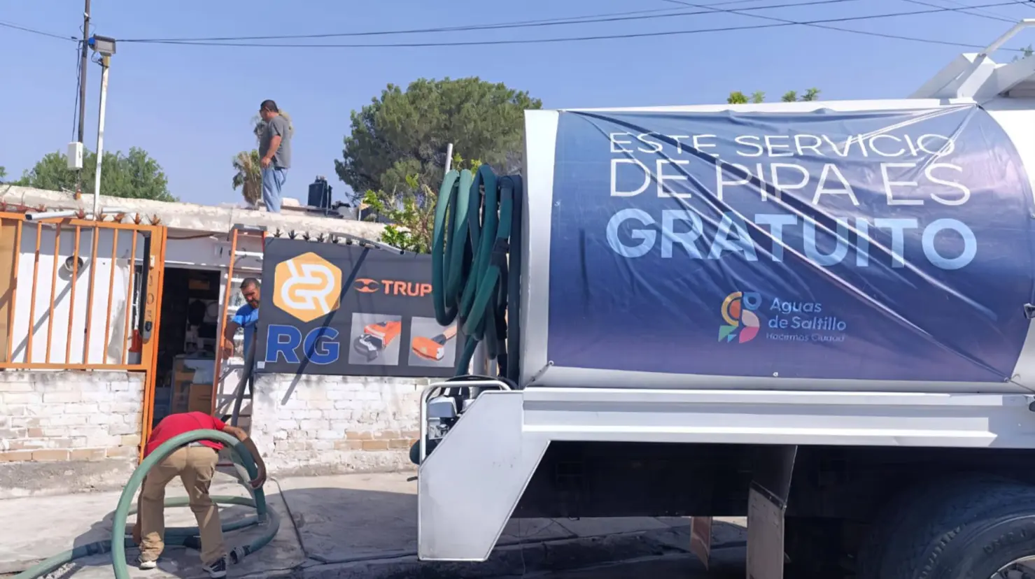 Las pipas son gratis para la ciudadanía por lo que llaman a denunciar cualquier irregularidad. (Fotografía: Marco Juárez)