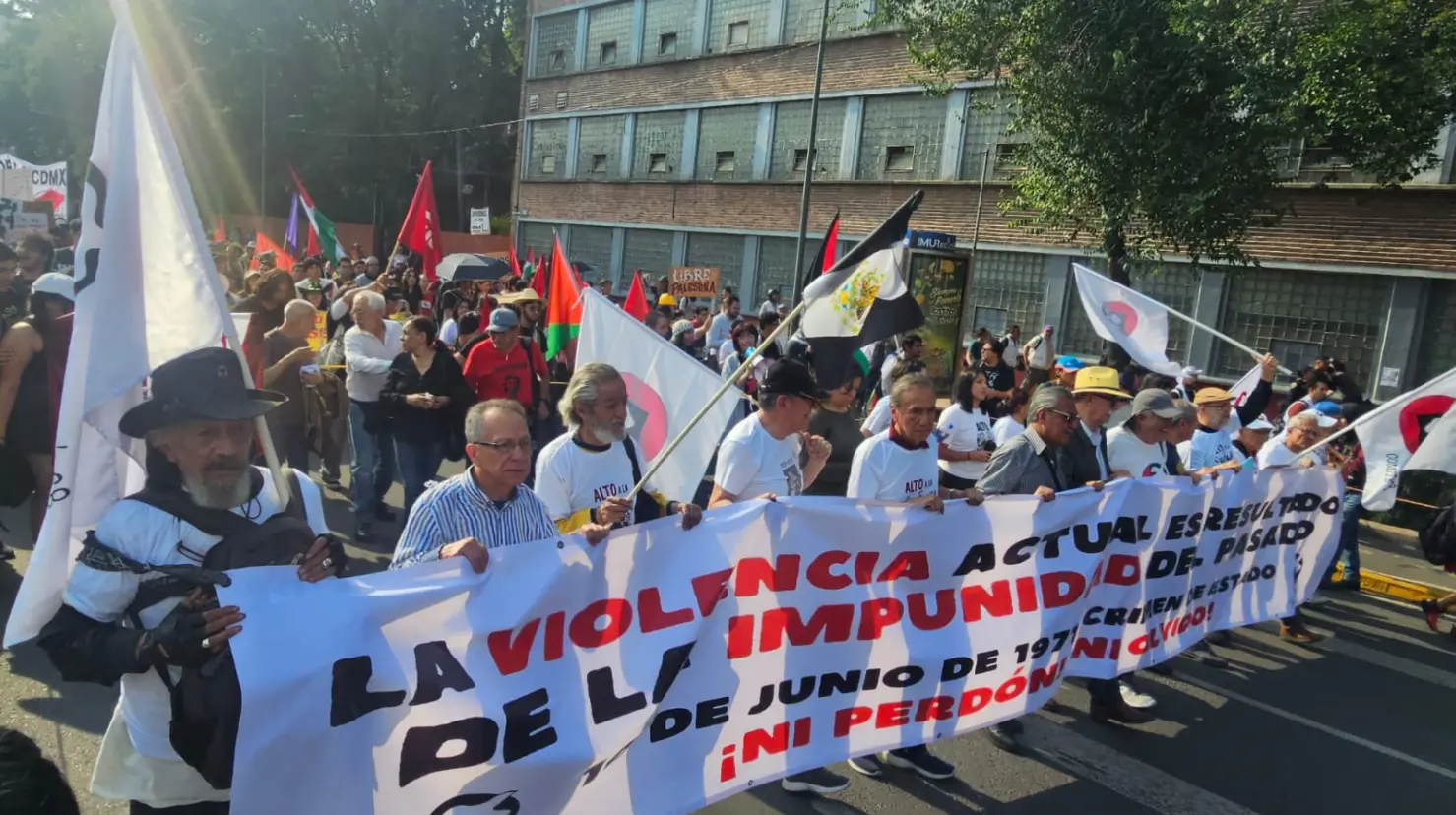 Marcha de la conmemoración del “halconazo” en CDMX. Foto: Luis Alfaro