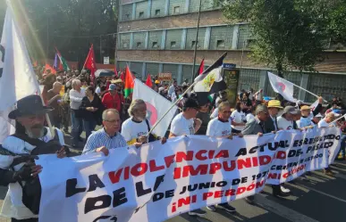 Marcha por 54 años del "halconazo": así se vivió el recorrido hacia el Zócalo de CDMX