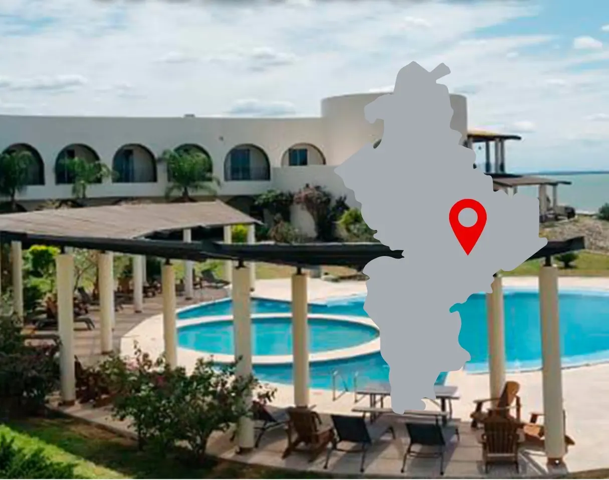 Este resort se inauguró oficialmente durante Semana Santa 2025, tras una remodelación completa que revitalizó tanto a las instalaciones del hotel como los espacios públicos de la presa. Foto: Canva.