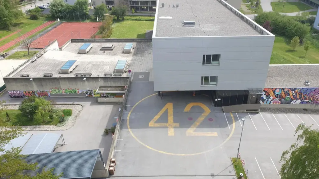 Tiroteo en escuela de Graz, Austria, deja al menos 10 personas muertas