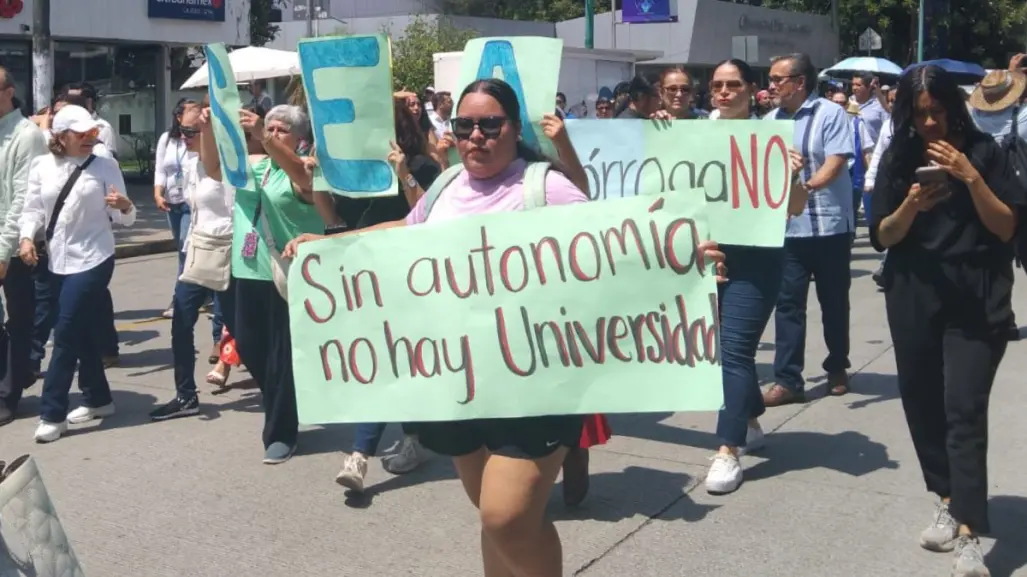 Académicos protestan contra la prórroga del rector de la UV en Veracruz