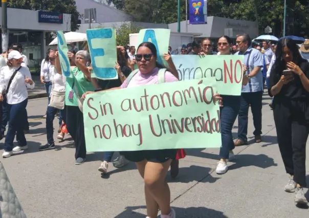 Académicos protestan contra la prórroga del rector de la UV en Veracruz