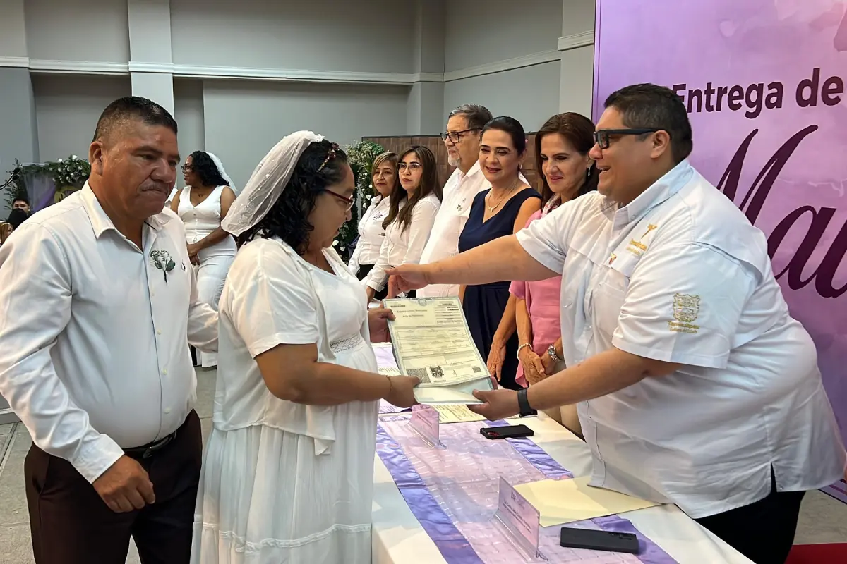 Dan el sí 85 parejas en Tampico, Tamaulipas | Foto: DIF Tampico