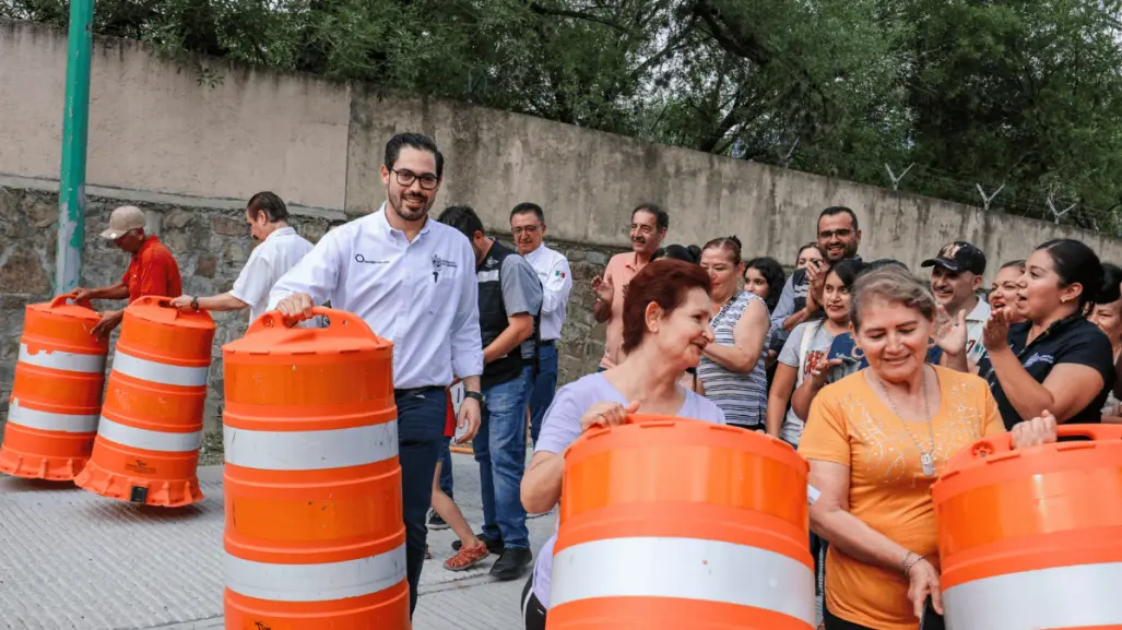 David de la Peña entrega pavimentación en Los Cavazos