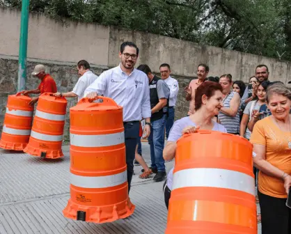 David de la Peña entrega pavimentación en Los Cavazos
