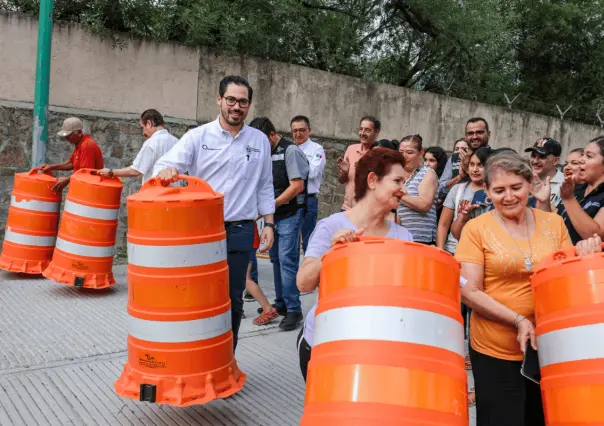 David de la Peña entrega pavimentación en Los Cavazos