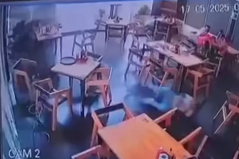 Una cámara de videovigilancia del negocio captó el momento del atentado. Foto: Ramón Sánchez