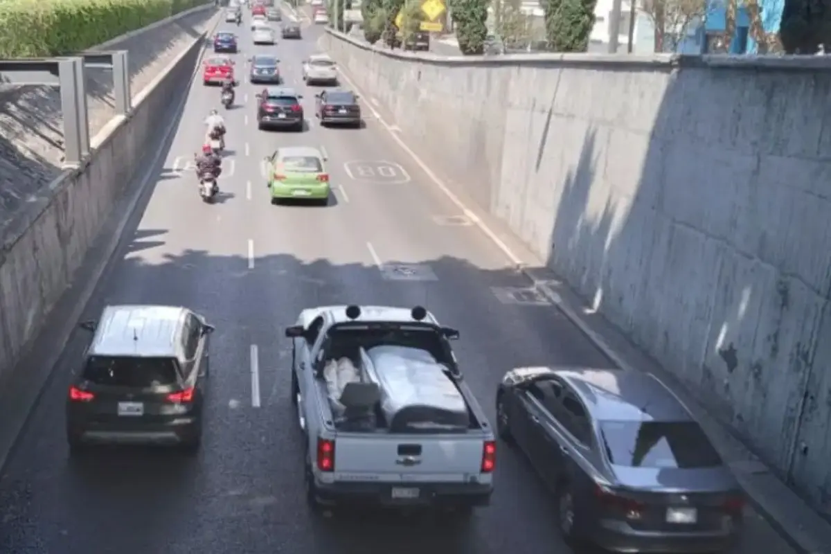 Marcha lenta de autos en Viaducto Miguel Alemán, debido a marcha en CDMX. Foto: X (@OVIALCDMX)