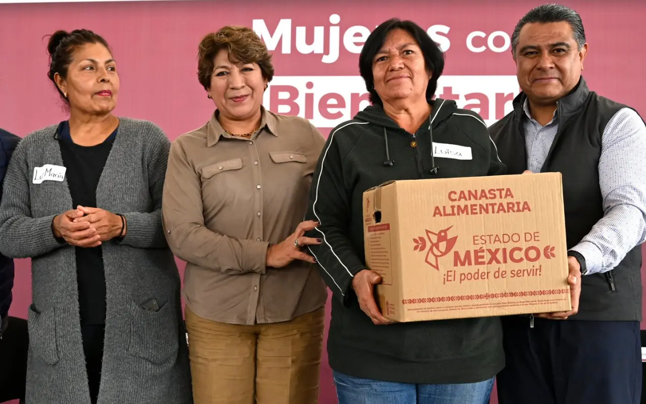 Mujeres beneficiarias del programa Alimentación para el Bienestar deben cumplir con actividades comunitarias para conservar su apoyo en 2025. Foto: X/ @delfinagomeza (Canva)