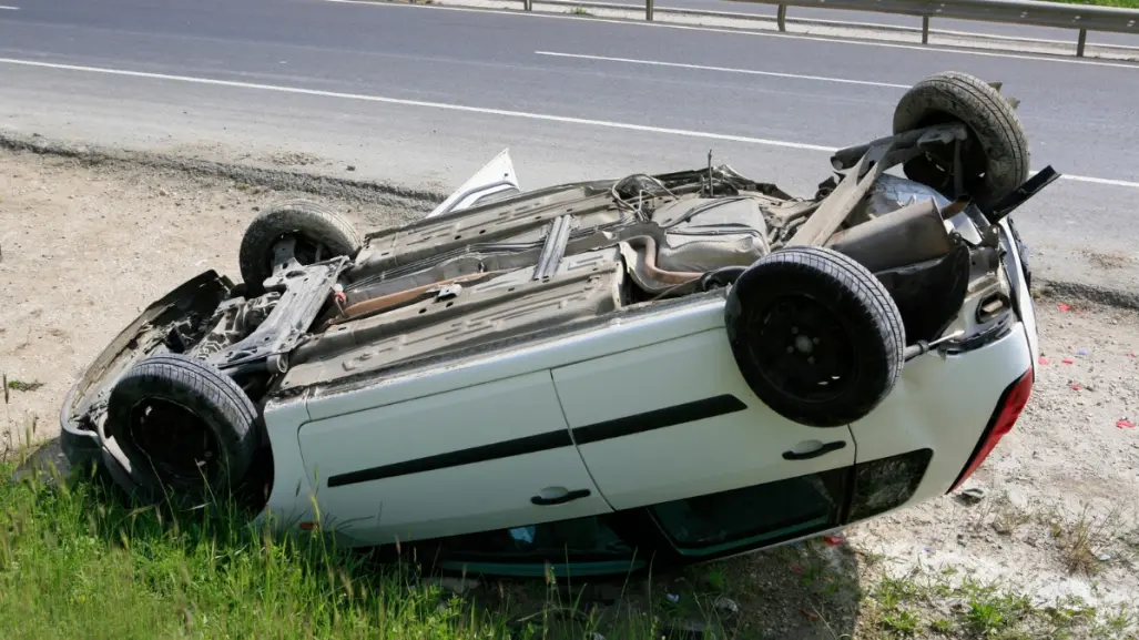 Mueren 2 personas en volcadura de camioneta en Anáhuac, Nuevo León
