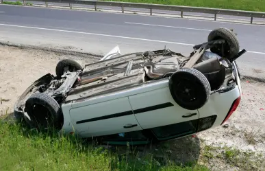 Mueren 2 personas en volcadura de camioneta en Anáhuac, Nuevo León