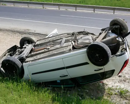 Mueren 2 personas en volcadura de camioneta en Anáhuac, Nuevo León