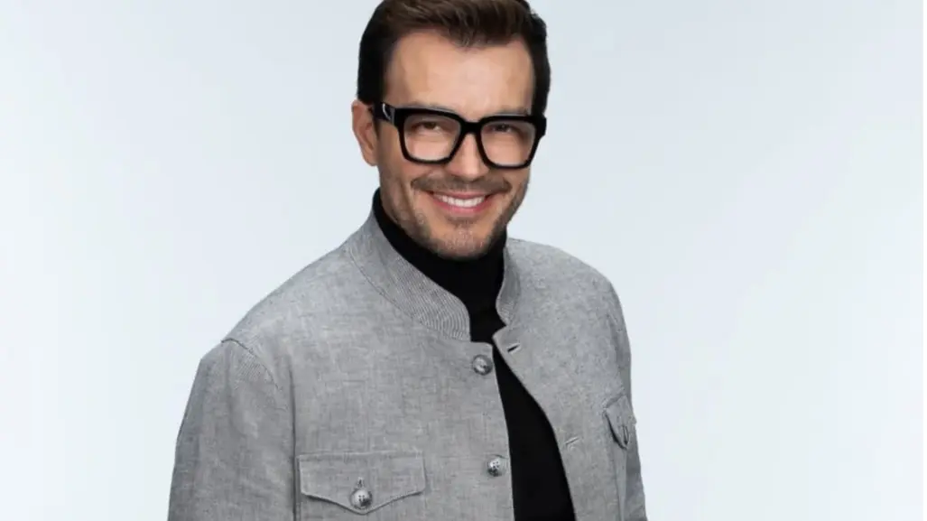 Luciano D´Alessandro brilla en "Velvet": el actor venezolano que conquista la moda, el drama y los corazones