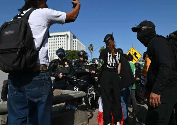 Declaran toque de queda en Los Ángeles por redadas y disturbios contra ICE
