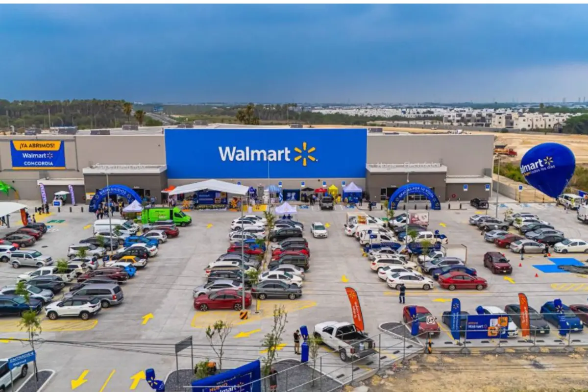 Entre mariachis, promociones y grandes descuentos se inauguró Walmart Concordia en Apodaca/Foto: Gobierno de Apodaca