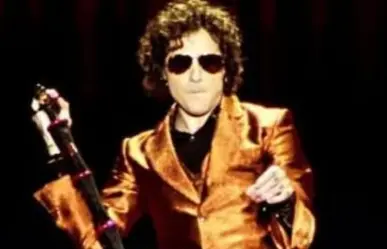 Enrique Bunbury le arrebata el celular a uno de sus fanáticos, durante concierto