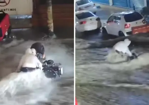 VIDEO | Joven arriesga su vida para salvar su moto de las inundaciones en Edomex