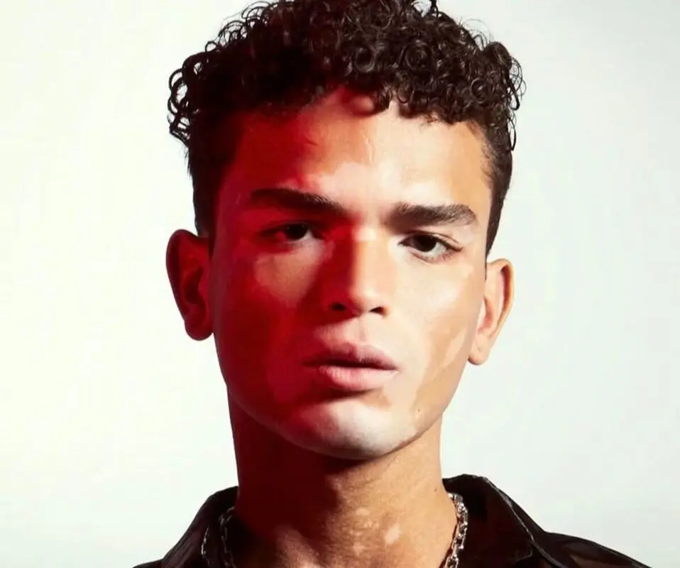 Daniel Ruenes, de ser actor ahora se gana la vida como cajero en una tienda de conveniencia Foto: IG Daniel Ruenes
