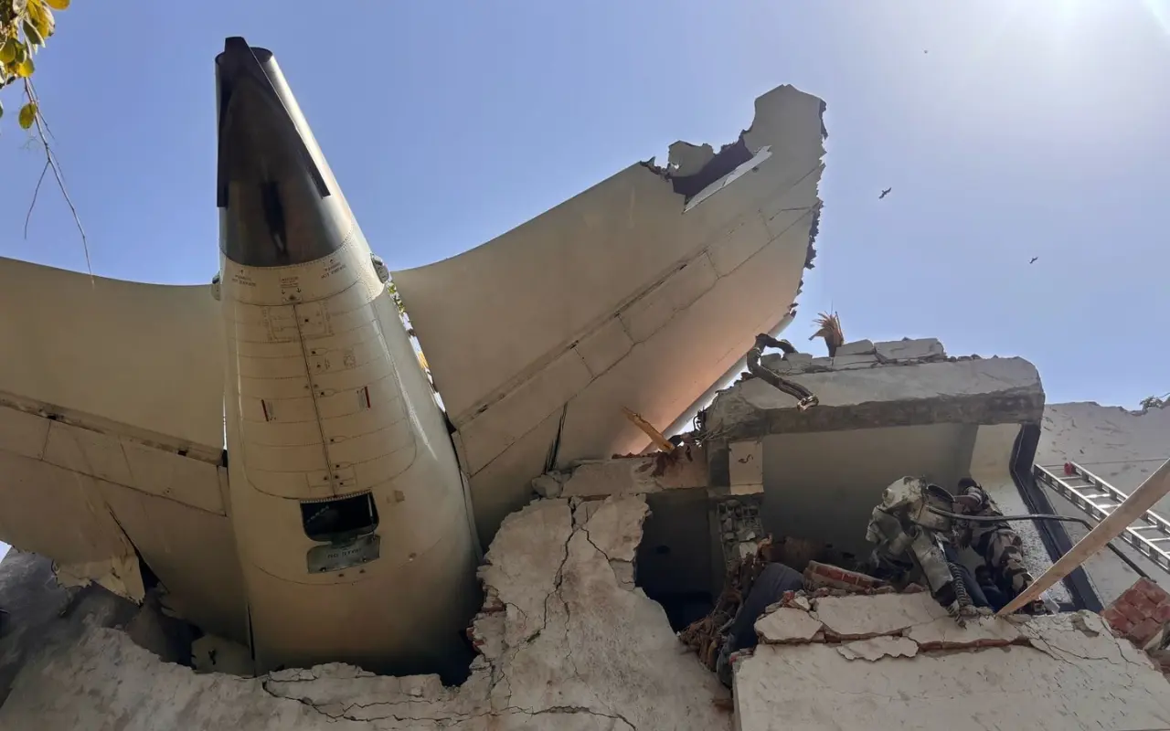Avión estrellado de Air India. Foto: X (@AlertaNews24)